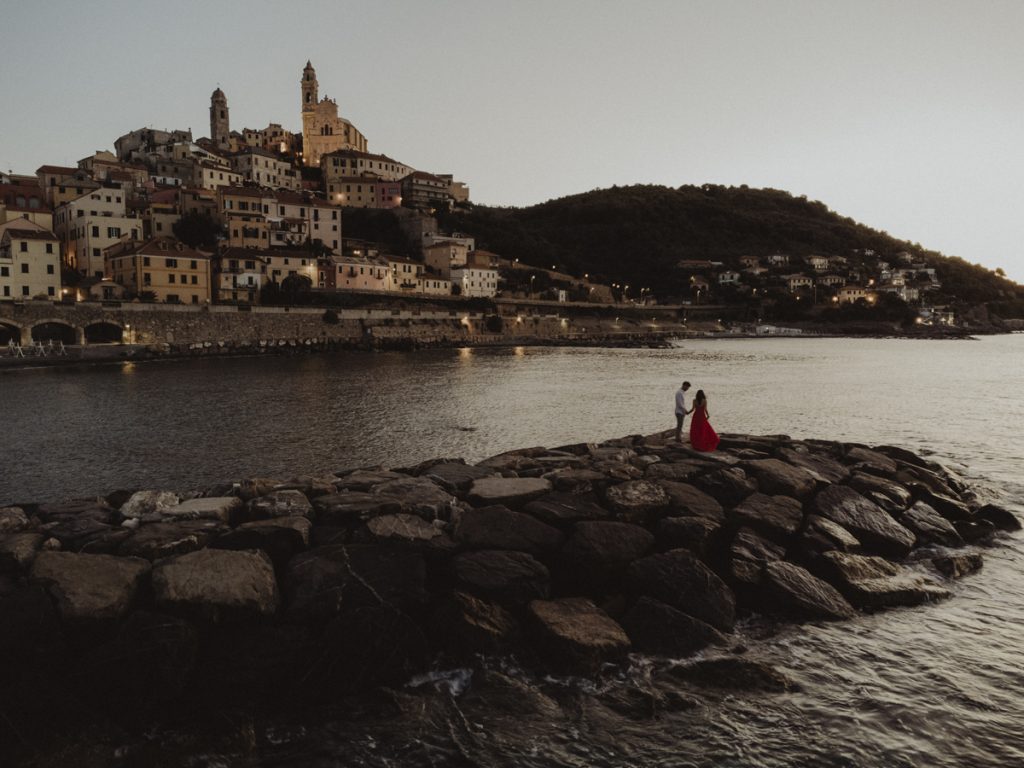 Coppia-Di-Fidanzati-Fotografia-Liguria-Cervo-Alba-Spiaggia-Cervo-Vista-Dall'alto