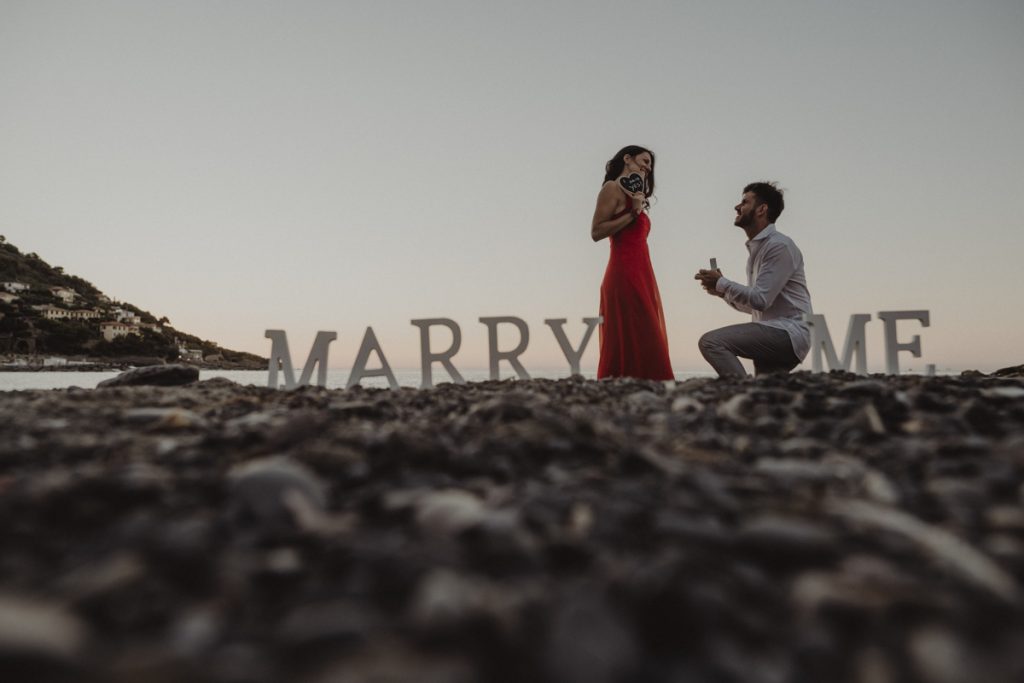 Fidanzati-Fotografia-Di-Coppia-Mare-Liguria-Richiesta-Di-Matrimonio-Marry-Me