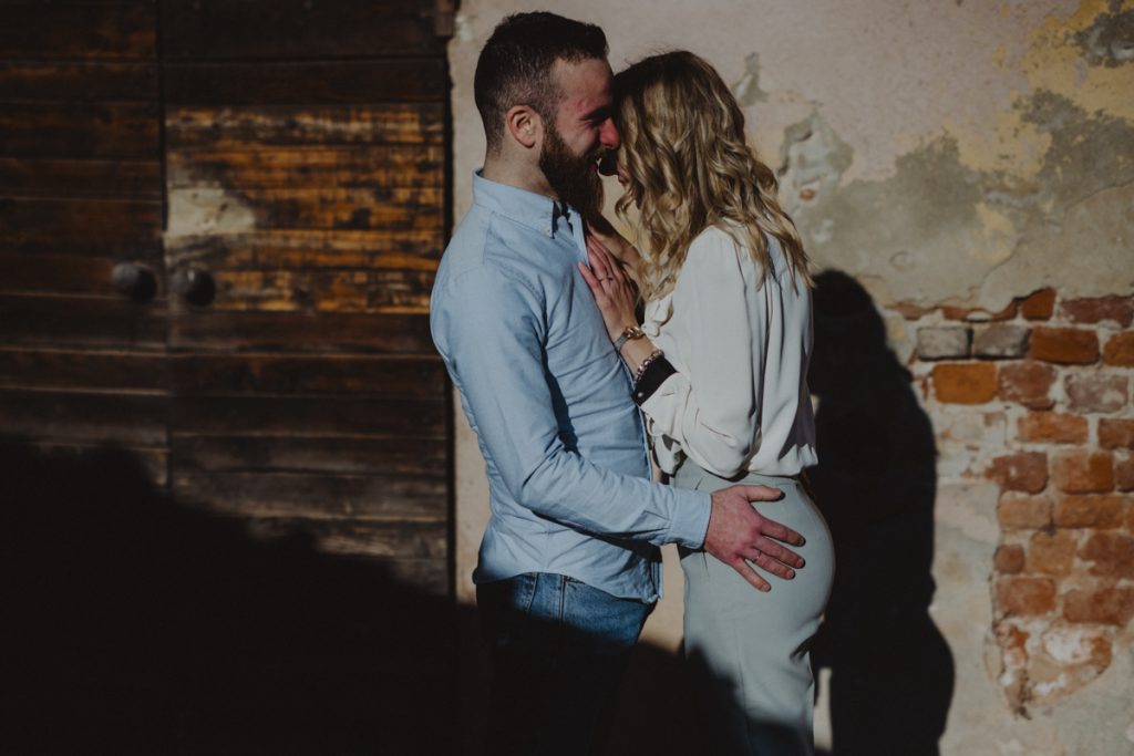 Coppia-di-Fidanzati-Fotografia-Complicità-Campagna-Sorrisi